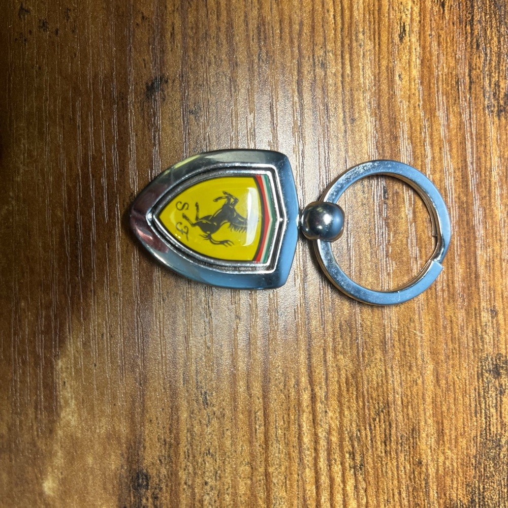 Original Ferrari Rotating Keychain - Picture 3 of 3